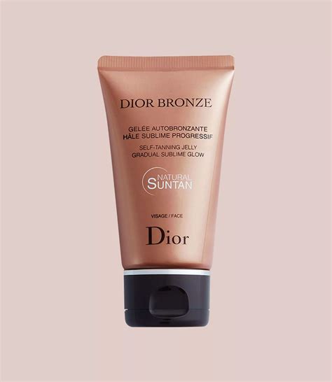 Dior Bronze Автозагар с текстурой желе для сияния кожи.